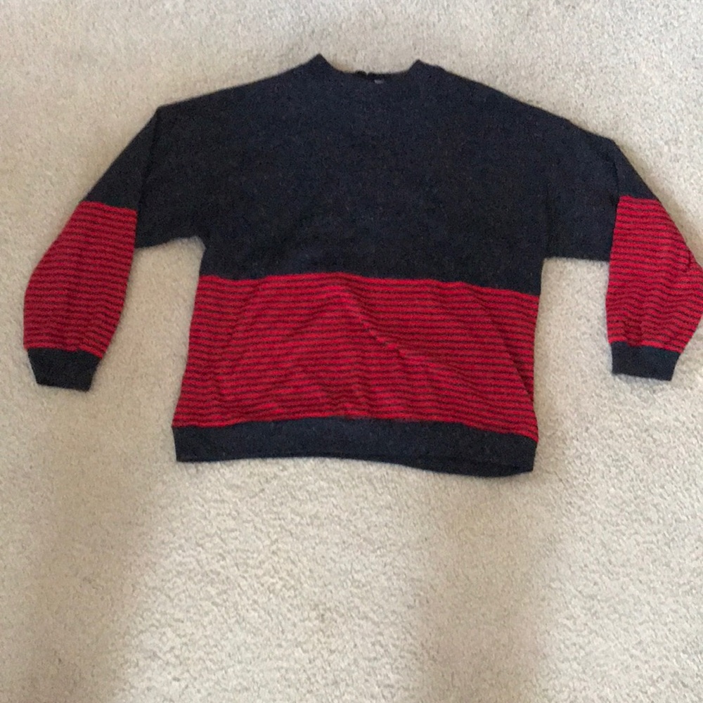 😎 cool looking sweater😎